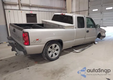 2004 Chevrolet Silverado 1500 Work Truck z USA, uszkodzony, nr VIN 2GCEK19T541279393